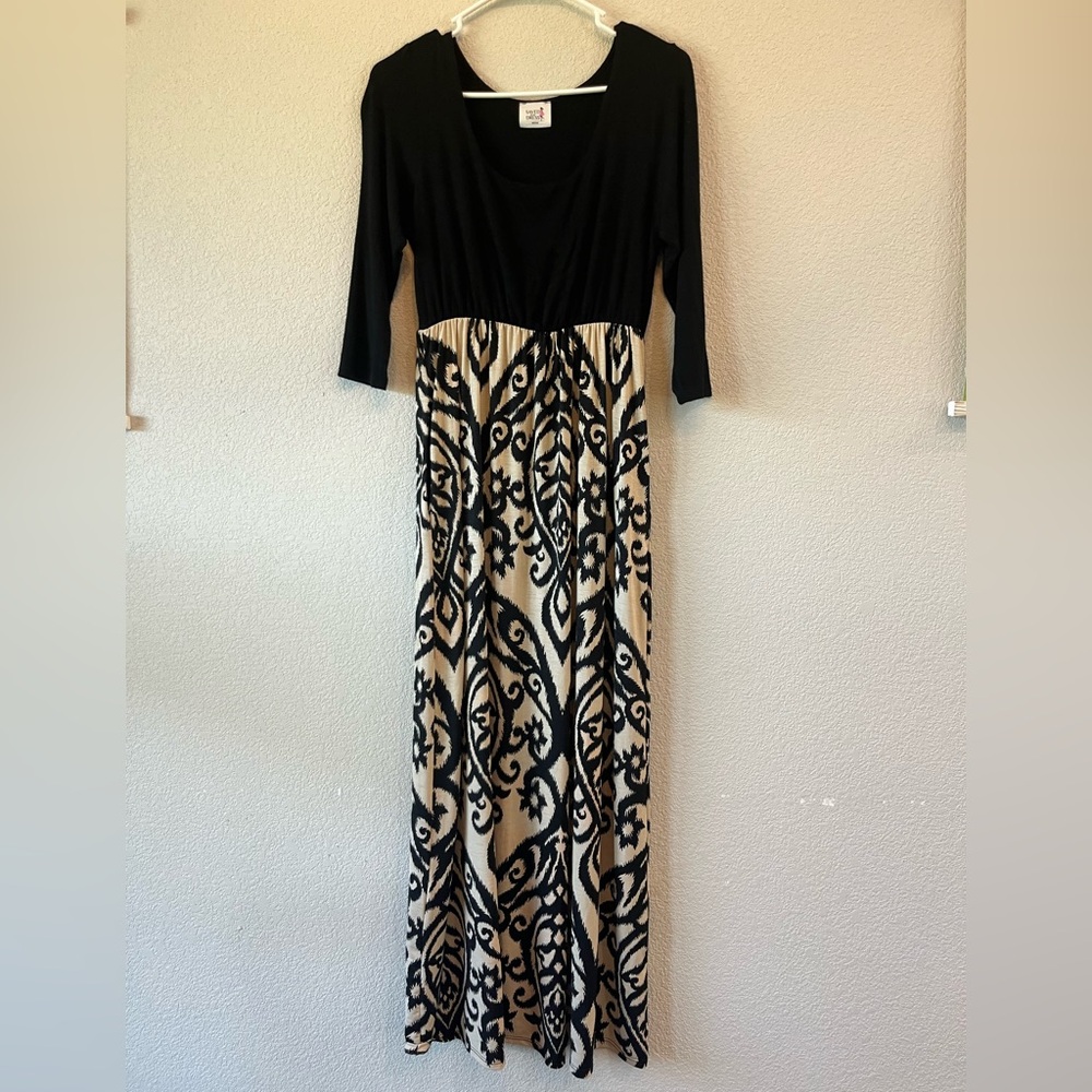 Chic 3/4 Sleeve Black and Cream Dress